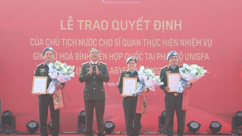 Trao quyết định của Chủ tịch nước cho 3 sĩ quan Công an tham gia gìn giữ hòa bình Liên hợp quốc