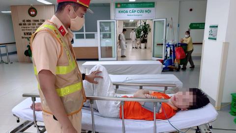 CSGT dẫn đường đưa người bị đột quỵ đi cấp cứu kịp thời