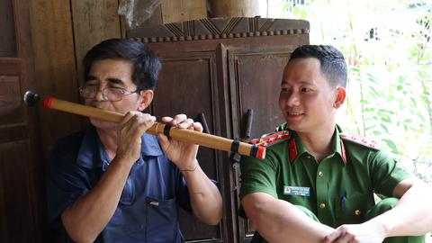 HÀNH TRÌNH DẪN LỐI CỦA ĐẢNG VIÊN CÔNG AN TRONG CHUYỂN HÓA MÔ HÌNH XÃ