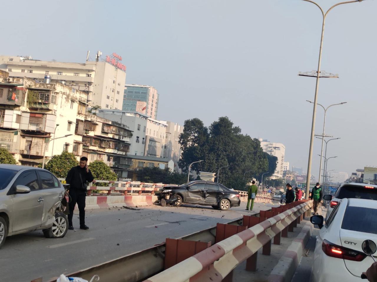 Tai nạn liên hoàn trên cầu vượt Ngã Tư Vọng, 1 người tử vong