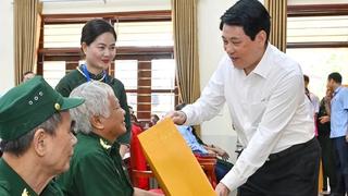 Tặng quà Tết cho người có công xong trước 31/1