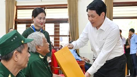 Tặng quà Tết cho người có công xong trước 31/1