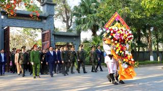 Đoàn đại biểu Đảng ủy Công an Trung ương, Bộ Công an dâng hương tưởng niệm Chủ tịch Hồ Chí Minh