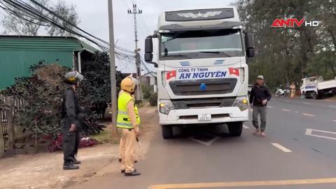 Phát hiện tài xế xe đầu kéo mang theo súng và 2 hộp đạn