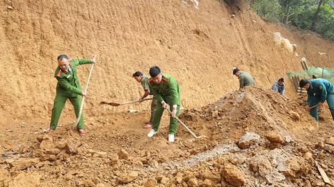 Công an tỉnh Sơn La khởi công xây dựng nhà cho 13 gia đình có hoàn cảnh khó khăn
