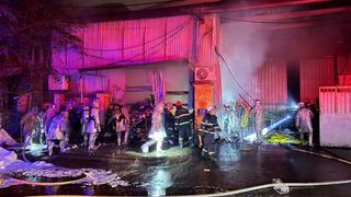 Dập tắt đám cháy nhà kho trong cụm công nghiệp Từ Liêm