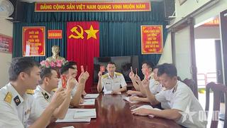 Giữa biển khơi vững tin theo Đảng