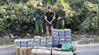 Phát hiện vụ vận chuyển 30 hộp pháo hoa nổ qua biên giới