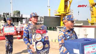 Mang Tết ra với biển đảo