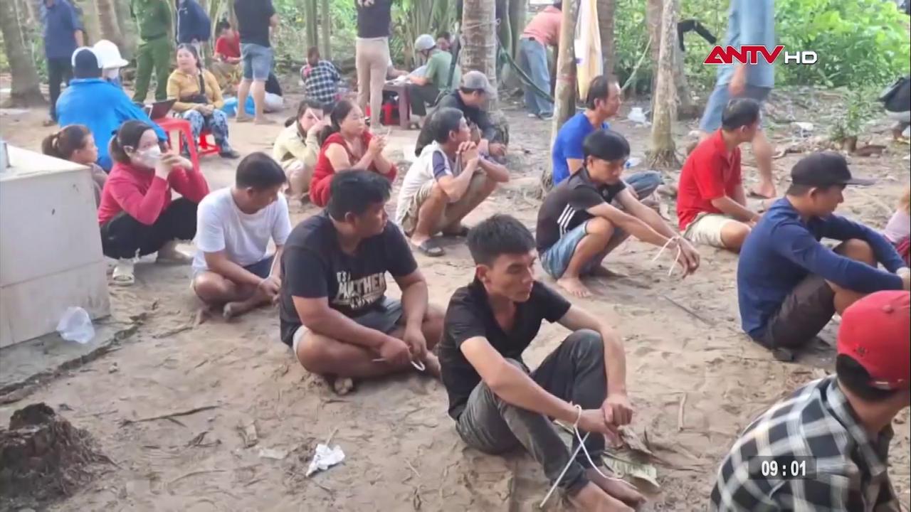 Bắt quả tang 28 đối tượng đánh bạc