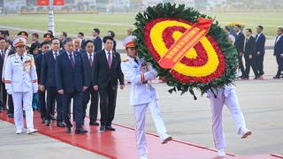 Đoàn đại biểu dự Đại hội XIV của Đảng vào Lăng viếng Chủ tịch Hồ Chí Minh