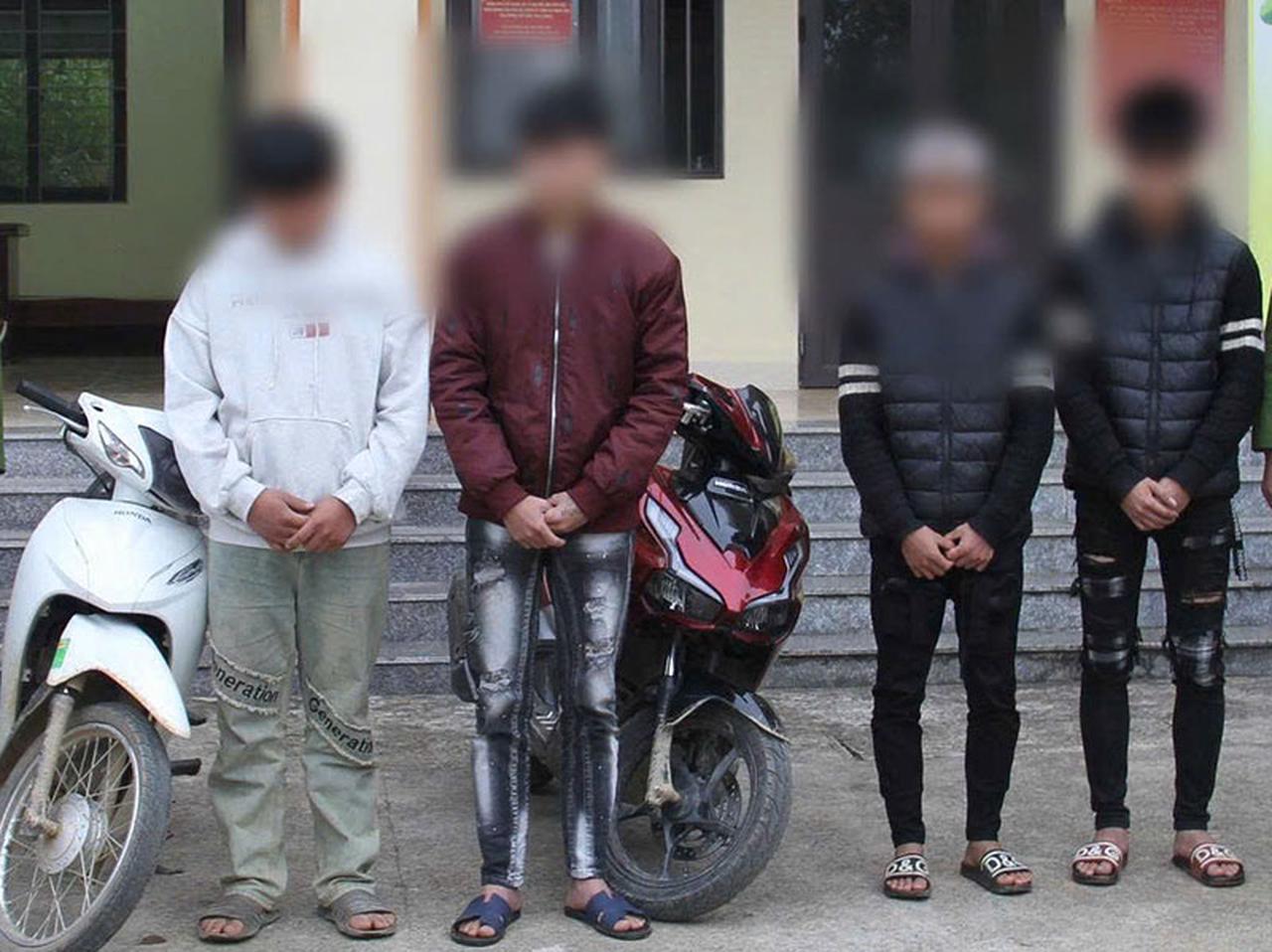 Lào Cai: Xử phạt nhóm thanh thiếu niên đánh võng, bốc đầu xe 