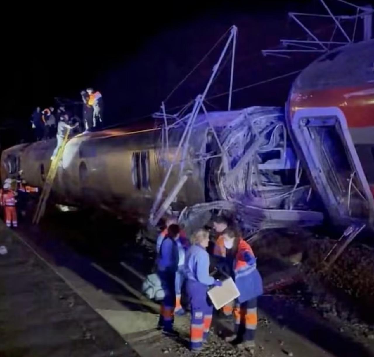 Vụ tàu trật bánh tại Tây Ban Nha: Đẩy mạnh công tác cứu hộ cứu nạn