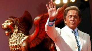 Nhà thiết kế huyền thoại Valentino qua đời ở tuổi 93