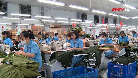 Người lao động thi đua sản xuất, đặt kỳ vọng vào Đại hội XIV của Đảng