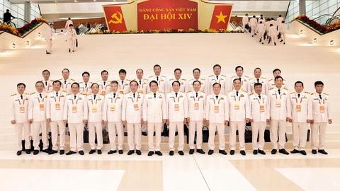 Lực lượng Công an nhân dân gương mẫu, đi đầu thực hiện Nghị quyết Đại hội XIV của Đảng