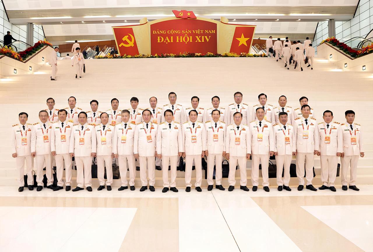 Lực lượng Công an nhân dân giữ vững an ninh trật tự, kiến tạo phát triển Lực lượng Công an nhân dân giữ vững an ninh trật tự, kiến tạo phát triển