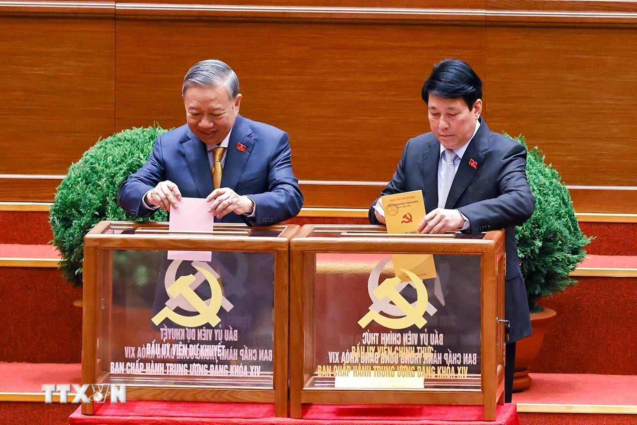 Thông cáo báo chí về ngày làm việc thứ tư Đại hội đại biểu toàn quốc lần thứ XIV của Đảng