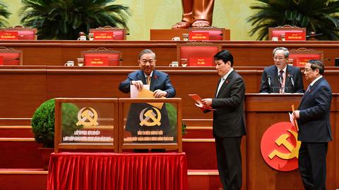 Công bố kết quả bầu cử Ban Chấp hành Trung ương Đảng khóa XIV