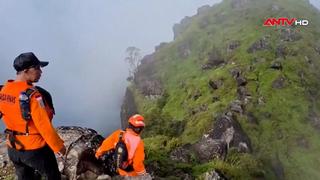 Vụ rơi máy bay ở Indonesia: Tìm thấy thêm 6 thi thể