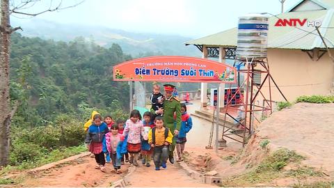 Thắp lên ước mơ đến trường cho học sinh vùng biên giới