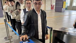 Từ 1/2, Hà Nội Metro áp dụng 100% cổng soát vé định danh