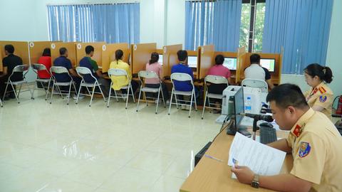 CẢNH SÁT GIAO THÔNG THÁI NGUYÊN: NÂNG CAO HIỆU QUẢ CÔNG TÁC SÁT HẠCH, CẤP ĐỔI GIẤY PHÉP LÁI XE