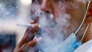 Dự kiến cấm hoàn toàn việc hút thuốc trong nhà, nơi công cộng