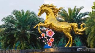 Linh vật ngựa Tết Bính Ngọ đa dạng trên mọi miền 