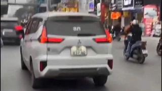 Xác minh xe ôtô gắn bảng Led có dòng chữ phản cảm