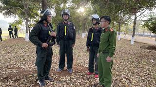 Người dân vui mừng khi bắt giữ được 2 đối tượng cướp ngân hàng