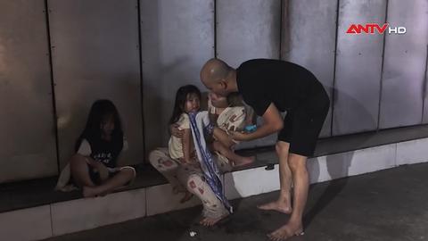 Cảnh sát phá cửa cứu 4 người mắc kẹt trong đám cháy nhà