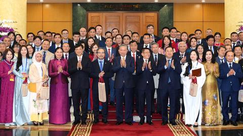 Tổng Bí thư Tô Lâm gặp mặt đoàn kiều bào tiêu biểu