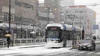 Tuyết rơi dày gây gián đoạn giao thông tại Nhật Bản và Hàn Quốc