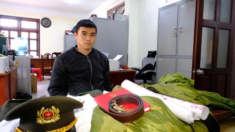 Bắt đối tượng giả danh cán bộ, lừa đảo bán... rượu ngoại