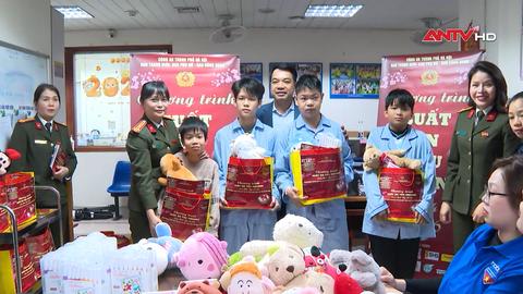 Tết sẻ chia với bệnh nhân có hoàn cảnh khó khăn