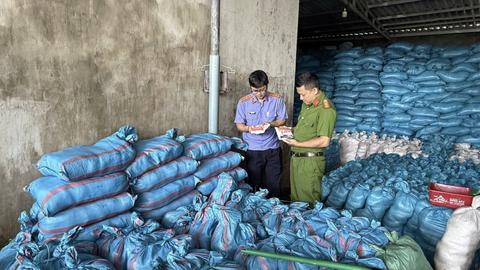 Khởi tố 2 vụ sản xuất, kinh doanh thực phẩm giả quy mô lớn