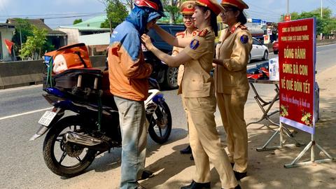 Hỗ trợ người dân về quê đón Tết an toàn, thông suốt
