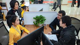 Thủ tướng yêu cầu cải cách tiền lương, đa dạng chính sách đãi ngộ với công chức