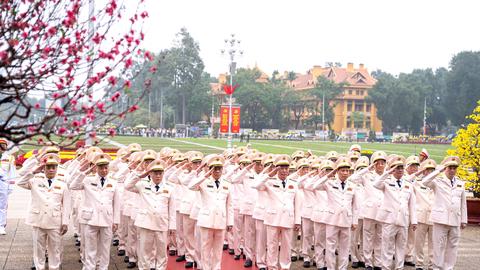 Đoàn đại biểu Đảng ủy Công an Trung ương, Bộ Công an vào Lăng viếng Chủ tịch Hồ Chí Minh