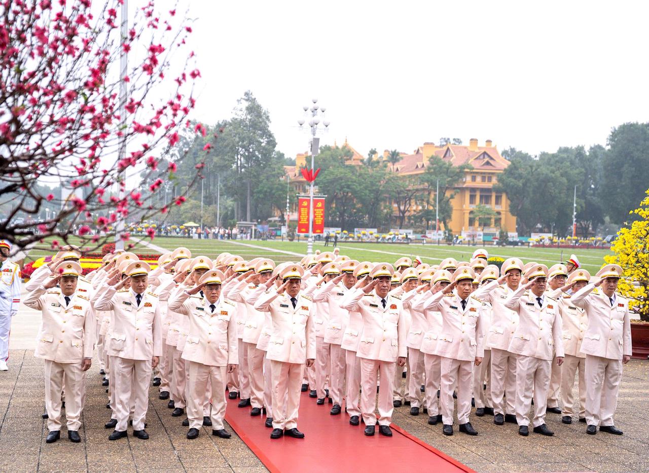 Đoàn đại biểu Đảng ủy Công an Trung ương, Bộ Công an vào Lăng viếng Chủ tịch Hồ Chí Minh