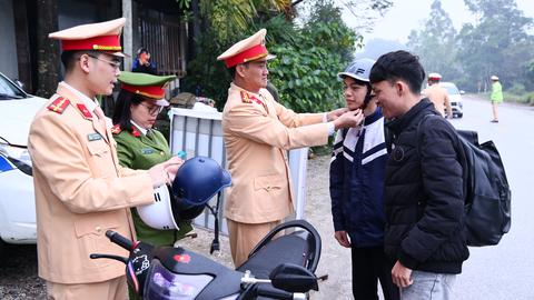 Đồng hành trên mọi nẻo đường xuân