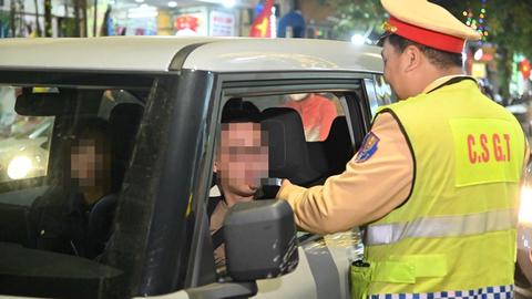 Công an Hà Nội xử lý nhiều trường hợp vi phạm nồng độ cồn 