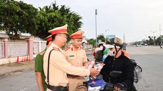 Tiếp sức nhân dân về quê đón Tết