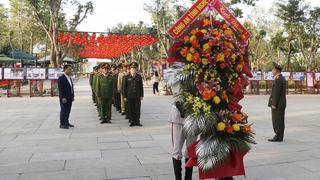 Dâng hoa, dâng hương tại Khu di tích Quốc gia đặc biệt Kim Liên