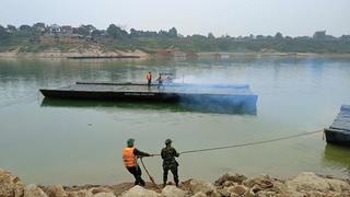 Khảo sát bắc cầu phao qua sông Lô