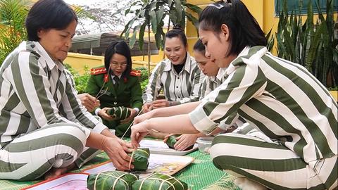 TẾT ẤM TÌNH NGƯỜI Ở TRẠI GIAM QUYẾT TIẾN  