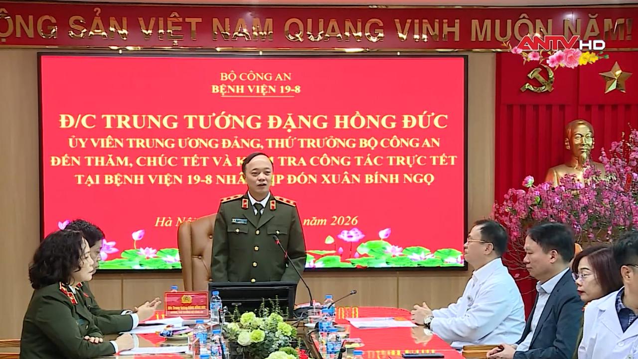 Thứ trưởng Đặng Hồng Đức thăm, chúc Tết tại Bệnh viện 19-8