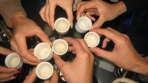 Câu chuyện sử dụng rượu bia ngày Tết