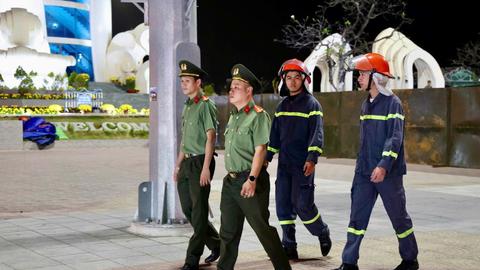 Gác cho nhân dân đón xuân an vui